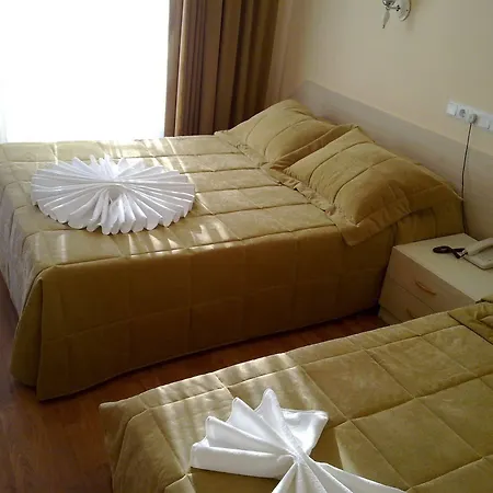 מלון Egeria Park 3*